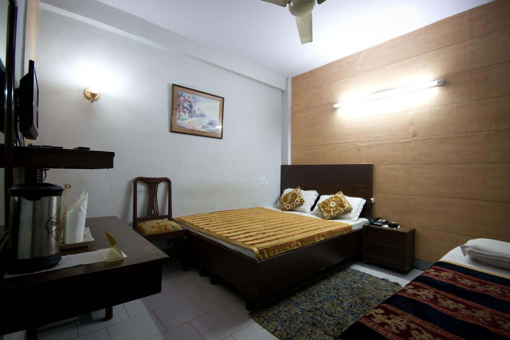 ניו דלהי Hotel Woodland Deluxe מראה חיצוני תמונה