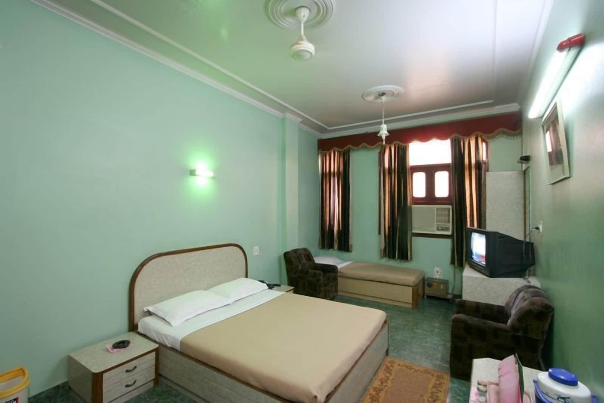 ניו דלהי Hotel Woodland Deluxe מראה חיצוני תמונה