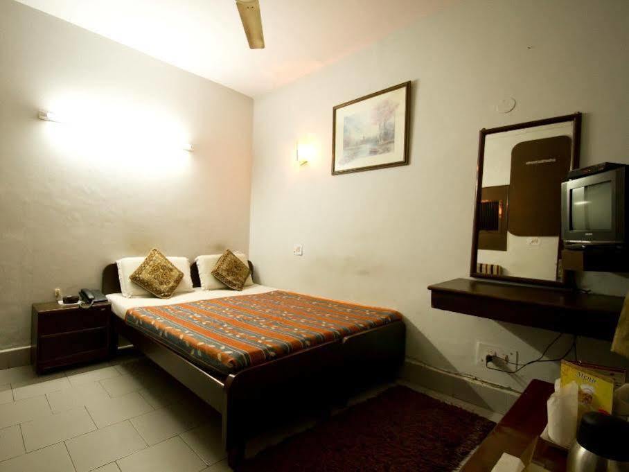 ניו דלהי Hotel Woodland Deluxe מראה חיצוני תמונה