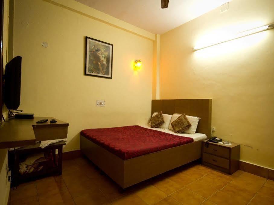 ניו דלהי Hotel Woodland Deluxe מראה חיצוני תמונה